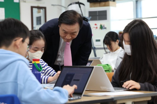 240401 임태희 교육감 댓글만 봐도 아이디어 얻는 시대, 광장 만들어야(사진1).jpg