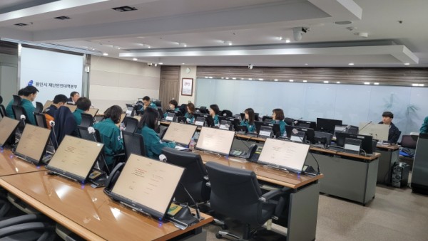 6. 용인특례시가 지난 5일 시청사에서 봄철 산불 대응태세 관계기관 점검 회의를 개최했다..jpg