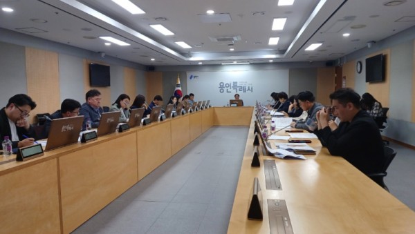 2. 지난 18일 열린 제42회 대한민국연극제 용인 TF추진단 회의 모습.jpg