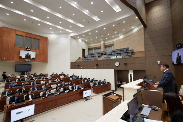 20240422 용인특례시의회, 제282회 임시회 제2차 본회의 열어(3).jpg