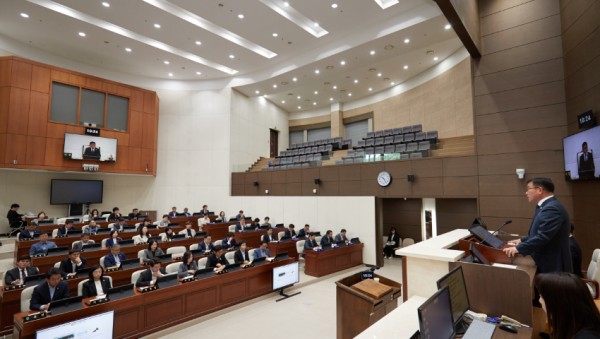 20240422 용인특례시의회, 제282회 임시회 제2차 본회의 열어(3).jpg