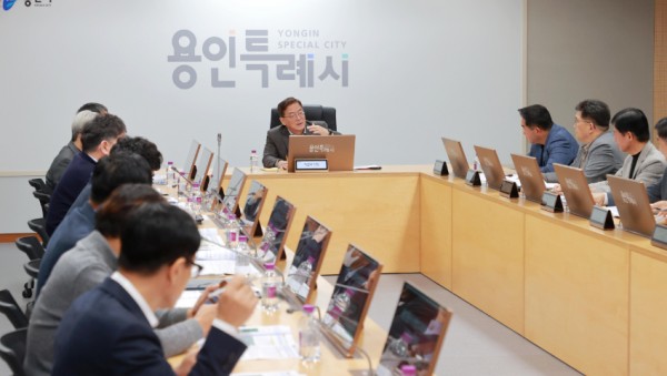 3. 지난 25일 용인특례시청 영상회의실에서 열린 반도체클러스터 국가산업단지 인허가 지원 TF 회의.JPG