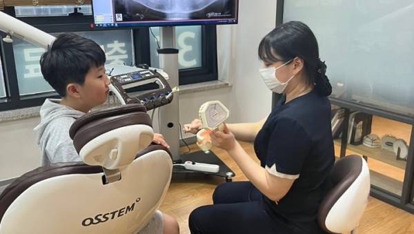 8-1. 용인특례시 보건소가 초등학교 4학년을 대상으로 치과주치의사업을 시작했다..jpg