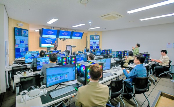 4-2. 미래기술학교 수업이 진행될 경희대 국제캠퍼스 우정원 강의실에 최신 장비들이 설치되어 있는 모습.jpg