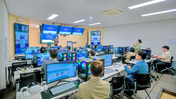 4-2. 미래기술학교 수업이 진행될 경희대 국제캠퍼스 우정원 강의실에 최신 장비들이 설치되어 있는 모습.jpg