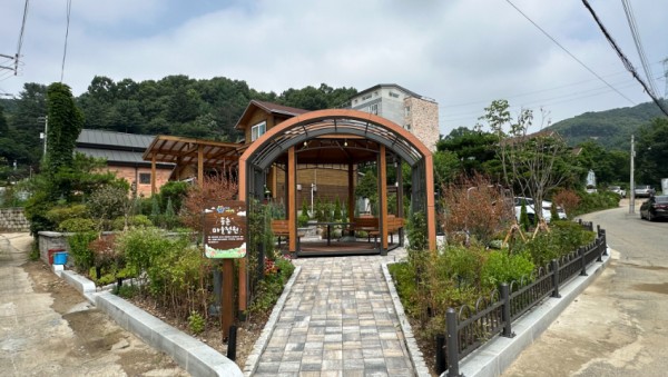 7.용인특례시 처인구 양지면 양지리에 조성된 등촌마을정원 모습.jpg
