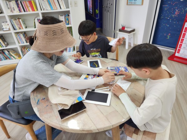 5-1. 용인농촌테마파크가 진행 중인 체험프로그램 참가자 모습.jpg