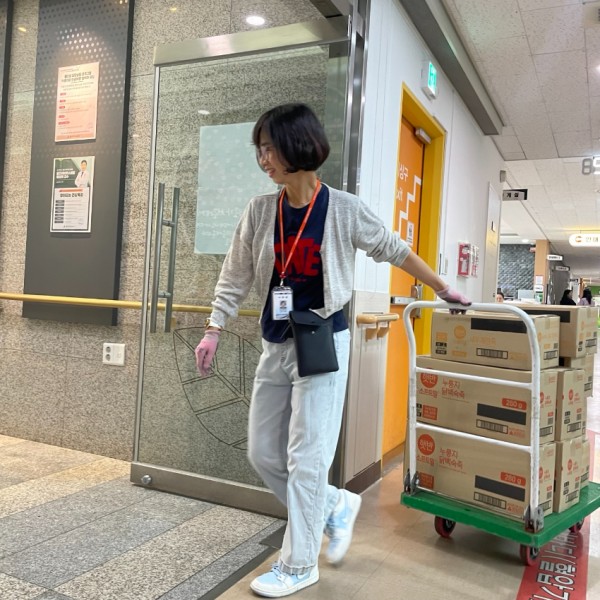 [사진] 용인시기흥노인복지관, 우양재단 영양죽 지원사업 진행 수지노인복지관 수령 2.jpg
