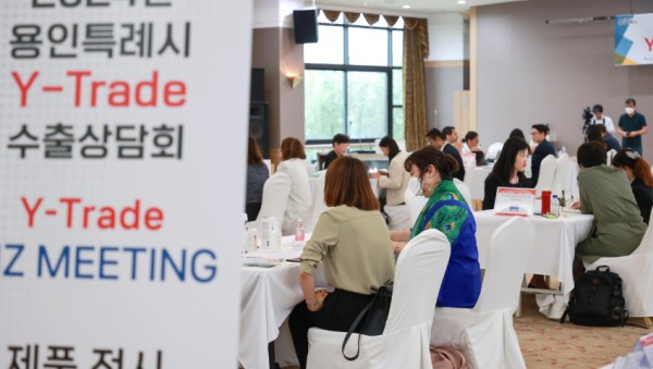 4-3. 용인특례시는 지난 21일 기흥구 고매동 GA코리아 훼미리콘도에서 해외바이어 초청 ‘2024 용인특례시 Y-Trade 수출상담회’를 열었다..JPG