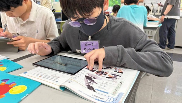 240829_경기도교육청_하이러닝__운영_1년_만에_97%_학교_활용_학생_맞춤형_수업에_제격(사진2)_하이러닝_활용_수업.jpg