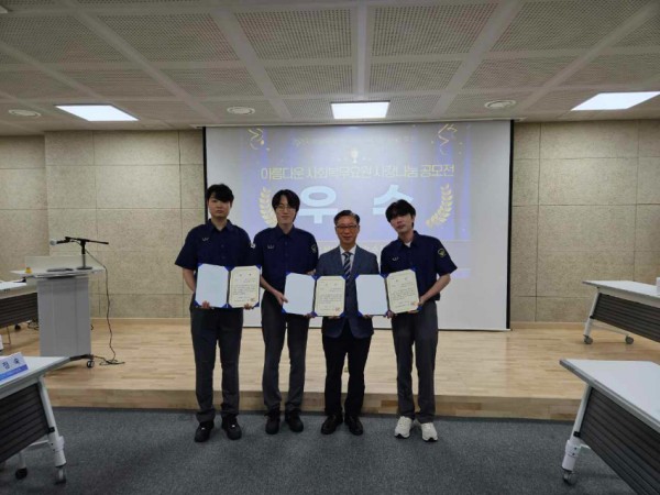 3-1. 용인특례시 수지도서관 사회복무요원 3명이 아름다운 사회복무요원 사랑나눔 공모전에서 우수상을 받았다.jpg