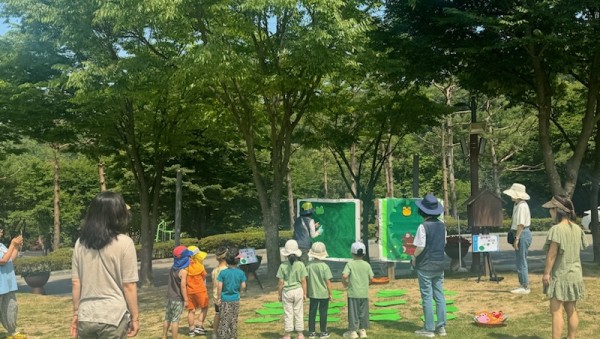 5-1. 용인자연휴양림에서 즐길 수 있는 유아숲 프로그램의 모습.jpg