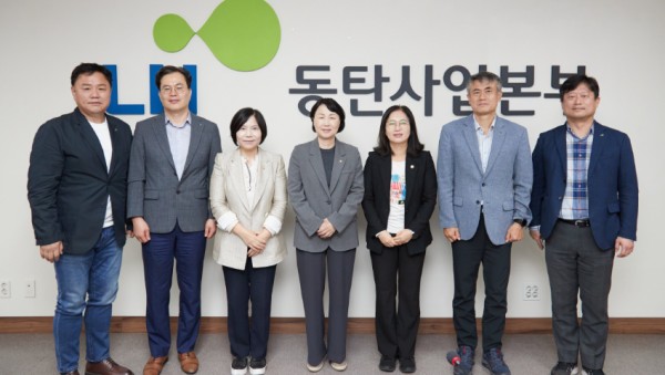 20241008 용인특례시의회 의장단, 동탄신도시 동탄역사 복합개발 현장 등 방문(1)-LH동탄사업본부.jpg