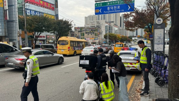 10. 용인특례시는 기흥구 신갈동 및 수지구 풍덕천동 일대 이륜차 불법행위 근절을 위한 합동 단속을 진행했다. (1).jpeg