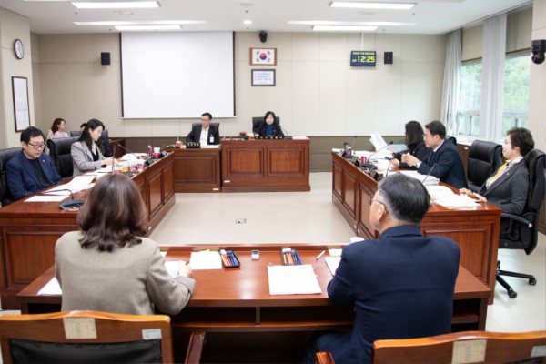 20241120 행정사무감사 2일차(2)-경제환경위원회.jpg