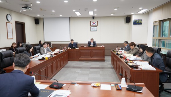 20241121 행정사무감사 3일차(1)-자치행정위원회.jpg