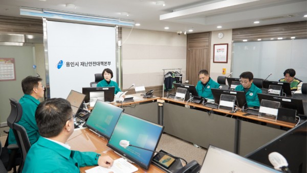 20241128 유진선 의장·이창식 부의장·김윤선 위원장, 재난안전상황실 찾아 폭설 피해 최소화 당부(1).jpg