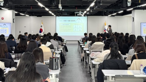 241220_안전한_교육환경_조성에_힘쓰는_경기도교육청교육환경평가_사후관리_실무_지침서_개발(사진1)_업무담당자_연수.jpg