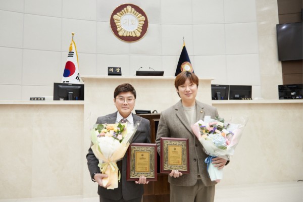 20241227 용인특례시의회 안치용·이상욱 의원, 2024 서울평화문화대상 수상.jpg