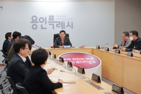 4. 이상일 용인특례시장이 6일 간부공무원 회의에서 공직자의 도덕성과 본연의 역할에 대해 당부했다. (1).JPG