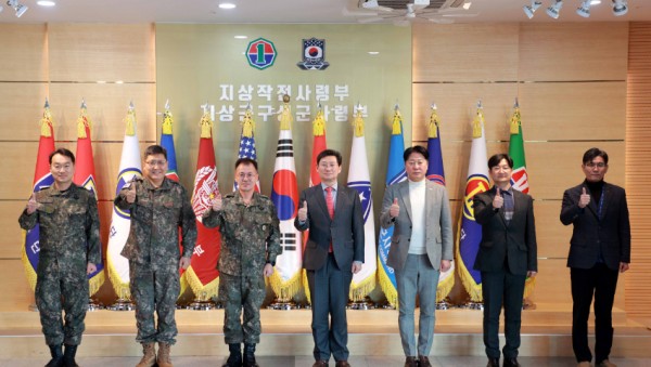 9-1. 이상일 용인특례시장이 23일 지상작전사령부를 방문해 군장병에 대한 지원과 안보태세 확립에 대해 논의했다..JPG