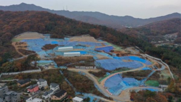 5. 한시적 토사 반출이 허용된 고기동 노인복지주택 공사 현장.JPG