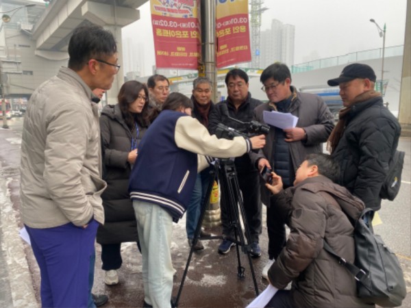 9. 용인특례시는 지난 12일 미세먼지 민간 감시원을 대상으로 비산먼지 발생 공사장 점검 및 운행차 배출가스 단속을 진행했다..jpg