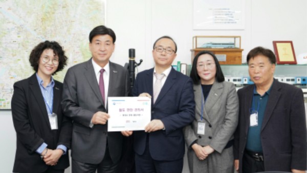 1. 6일 용인특례시와 경기도 광주시가 국토교통부를 방문해 경강선 연장 사업 지원을 요청했다..jpg
