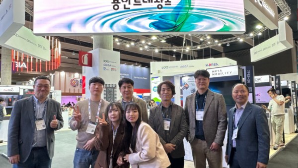 1. MWC 2025 용인특례시관 참가 기업 관계자 단체사진.jpeg