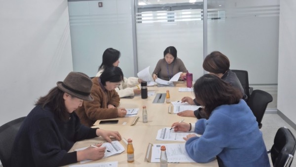 6. 용인특례시는 13~14일 시청 별관 회의실에서 농·수산물 원산지 표시 명예감시원 11명을 대상으로 직무교육을 했다.jpg