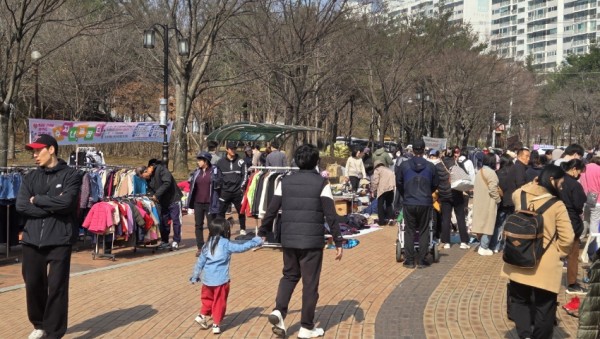 9. 22일 수지근린공원에서 열린 나눔장터 모습.jpg