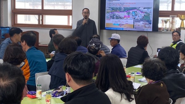 250325 김영민 의원, 금어천 수해상습지 개선사업 주민 설명회 참석.jpg
