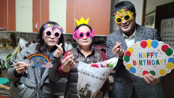 250327 9. 수지구의 어르신 생신축하 모습.jpg