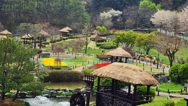 4. 용인특례시 농촌테마파크 여름철 전경.jpg
