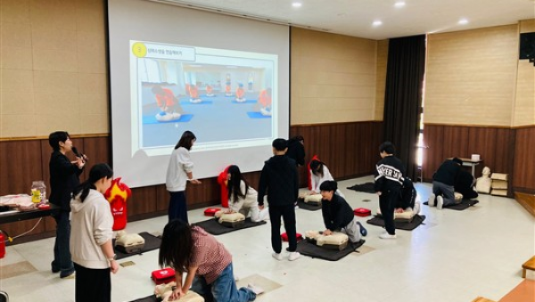 (20250428) 용인교육지원청 보도자료(생명을 살리는 힘, 용인초 전교생 3년 연속 심폐소생술 및 안전체험교육 실시) 사진2.png