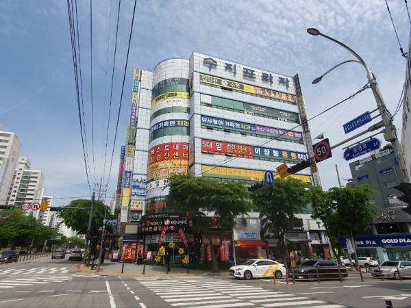 2. 용인에서 가장 비싼 땅으로 꼽힌 용인시 수지구 풍덕천동 수지프라자 건물 부지.jpg
