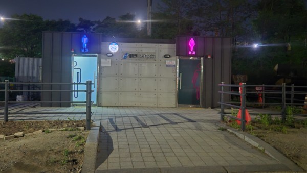 11. 용인특례시가 지역내 공중화장실 30곳에 태양광 LED조명 건물번호판을 설치했다..jpg