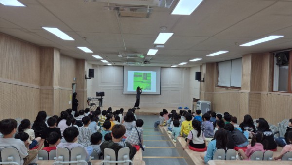 (20250513)용인교육지원청 보도자료(용인백현초, ‘백현아트홀’ 개관…예술과 일상이 만나는 학교 갤러리 운영 시작) 사진2.jpg