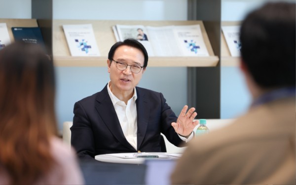 250513_임태희_경기도교육감__공약이행_종합평가_최상위_등급(SA)_획득(사진2).JPG