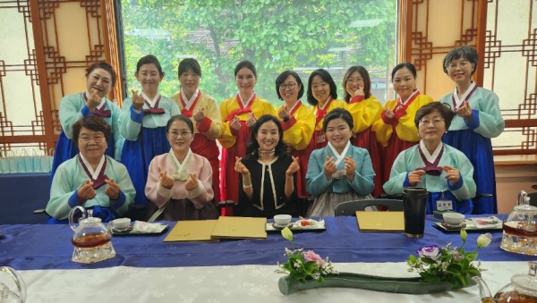 5. 용인특례시, 2025 상반기 예절교육관 정규과정 16명 수료식.jpg