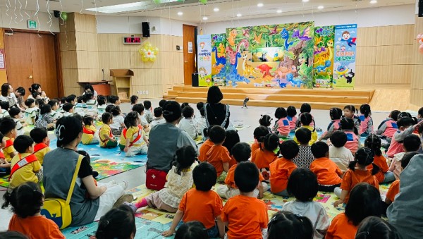 8. 용인특례시 급식관리지원센터 가 개최한 인형극 현장 모습.jpg