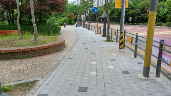 1-2. 용인특례시 수지구 내 주요 도로 보행 환경 개선 사진.jpg