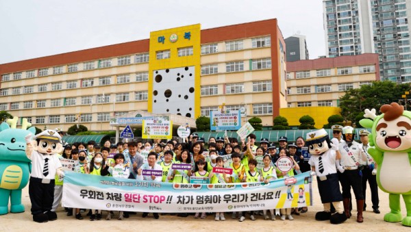 12-1. 10일 이상일 용인특례시장이 마북초등학교에서 열린 