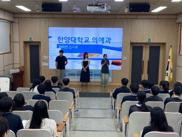 (20250714) 용인교육지원청 보도자료(현암고, _선배 초청 특강_ 통해 학생 맞춤형 진로 멘토링 진행) 사진2.jpg