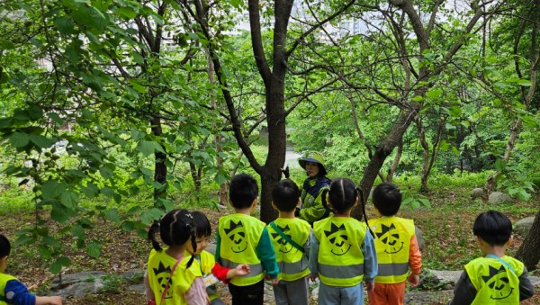 4. 용인특례시에서 지난해 진행한 유아숲체험 프로그램 현장 사진.jpg