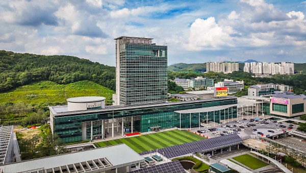 9. 용인특례시청사 전경.jpg
