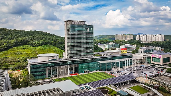 3. 용인특례시청사 전경.jpg