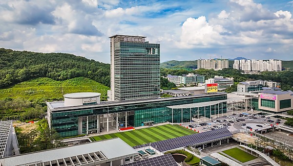 6. 용인특례시청사 전경.jpg