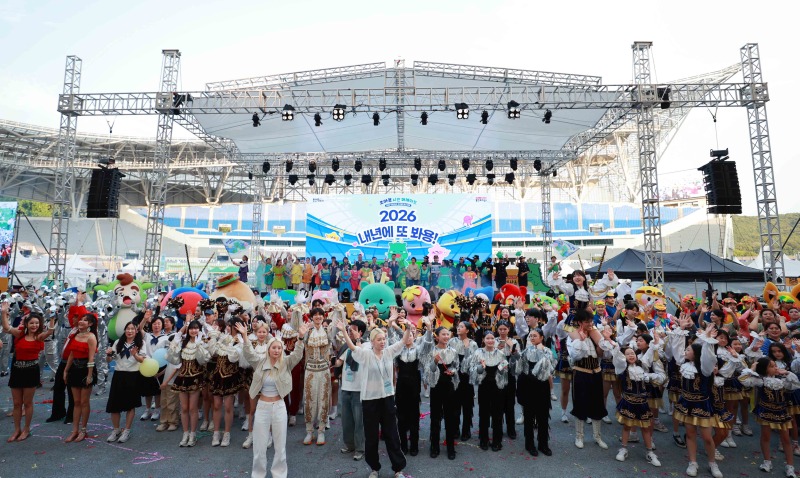 1-1. 용인특례시 '2025 대한민국 조아용 페스티벌' 캐릭터 퍼레이드 모습.jpg