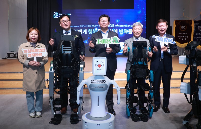 7-2. 이상일 용인특례시장은 14일 기흥장애인복지관 개관 20주년에 참석했다.jpg